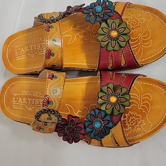 L'Artiste Floral Buckle Sandals - Multicolor - Picture 7 of 11